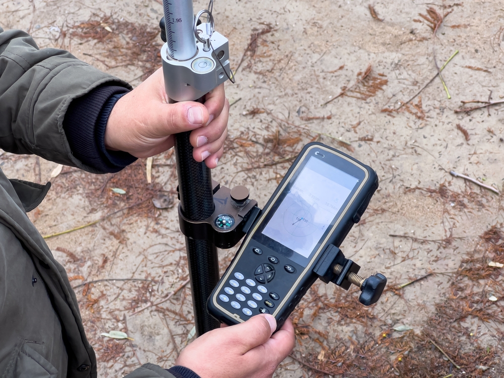 Nowoczesne narzędzia geodezyjne: Jak GPS i laserowe skanowanie zmieniają branżę? 1 nowoczesne-narzedzia-geodezyjne-jak-gps-i-laserowe-skanowanie-zmieniaja-branze